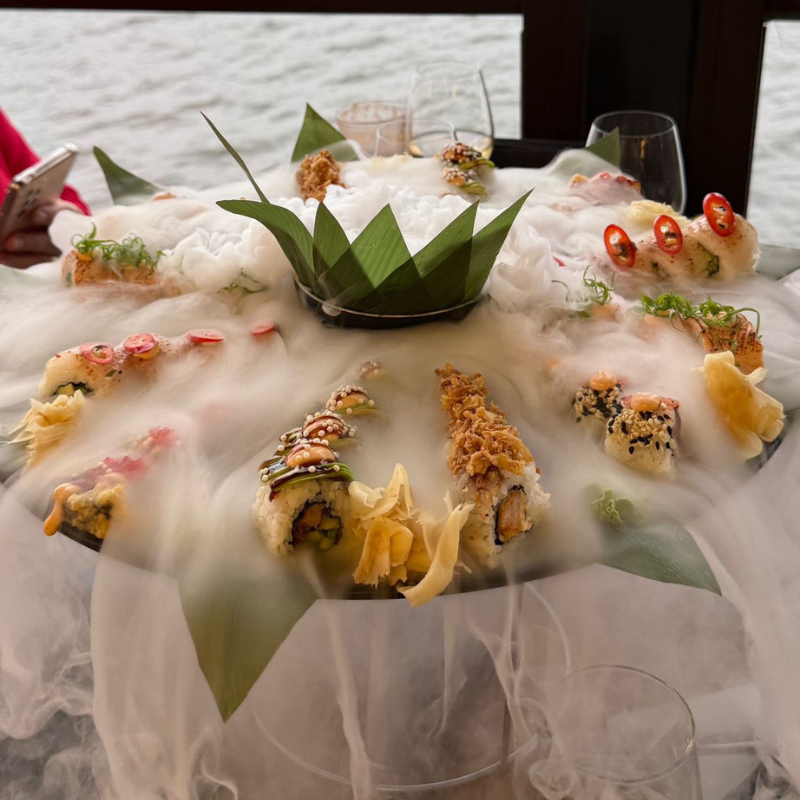 Canape-uri și sushi pentru eveniment